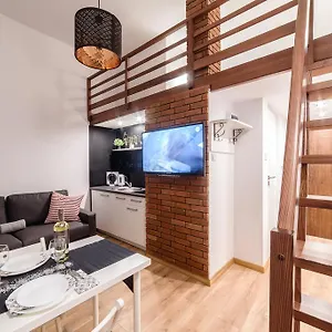2 Nights - Great Location, Right Next To Main Rail And Bus Station, 10 Min To Main Square By Foot Апарт-отель